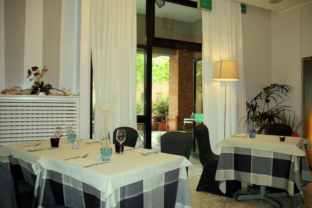 Hotel Salera อัสตี ภายนอก รูปภาพ