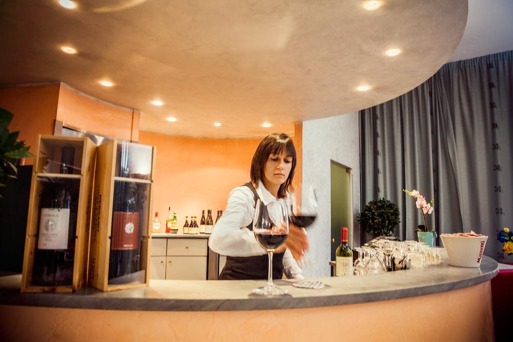 Hotel Salera อัสตี ภายนอก รูปภาพ