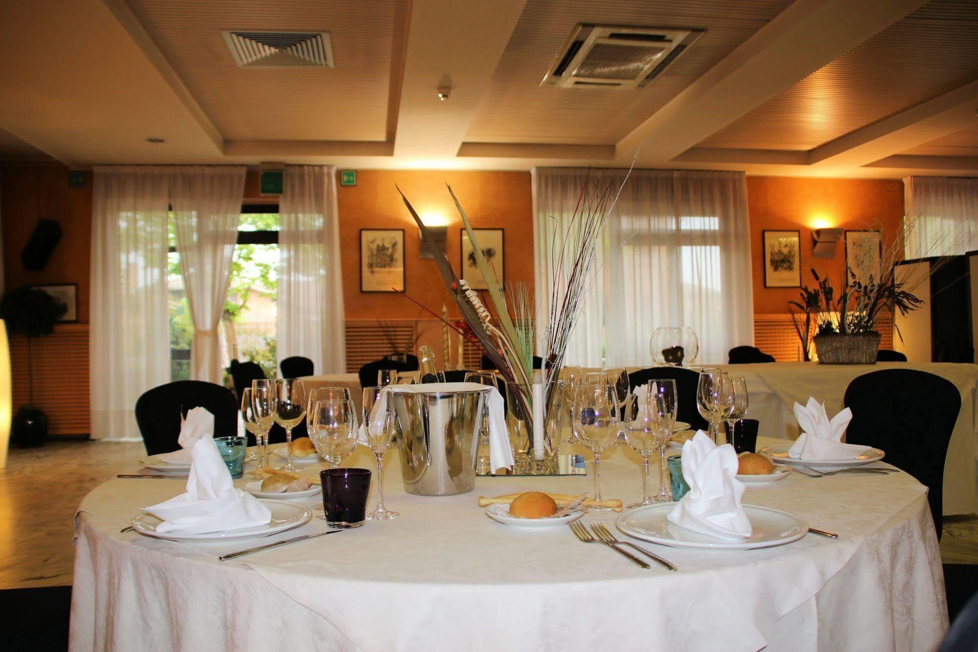 Hotel Salera อัสตี ภายนอก รูปภาพ
