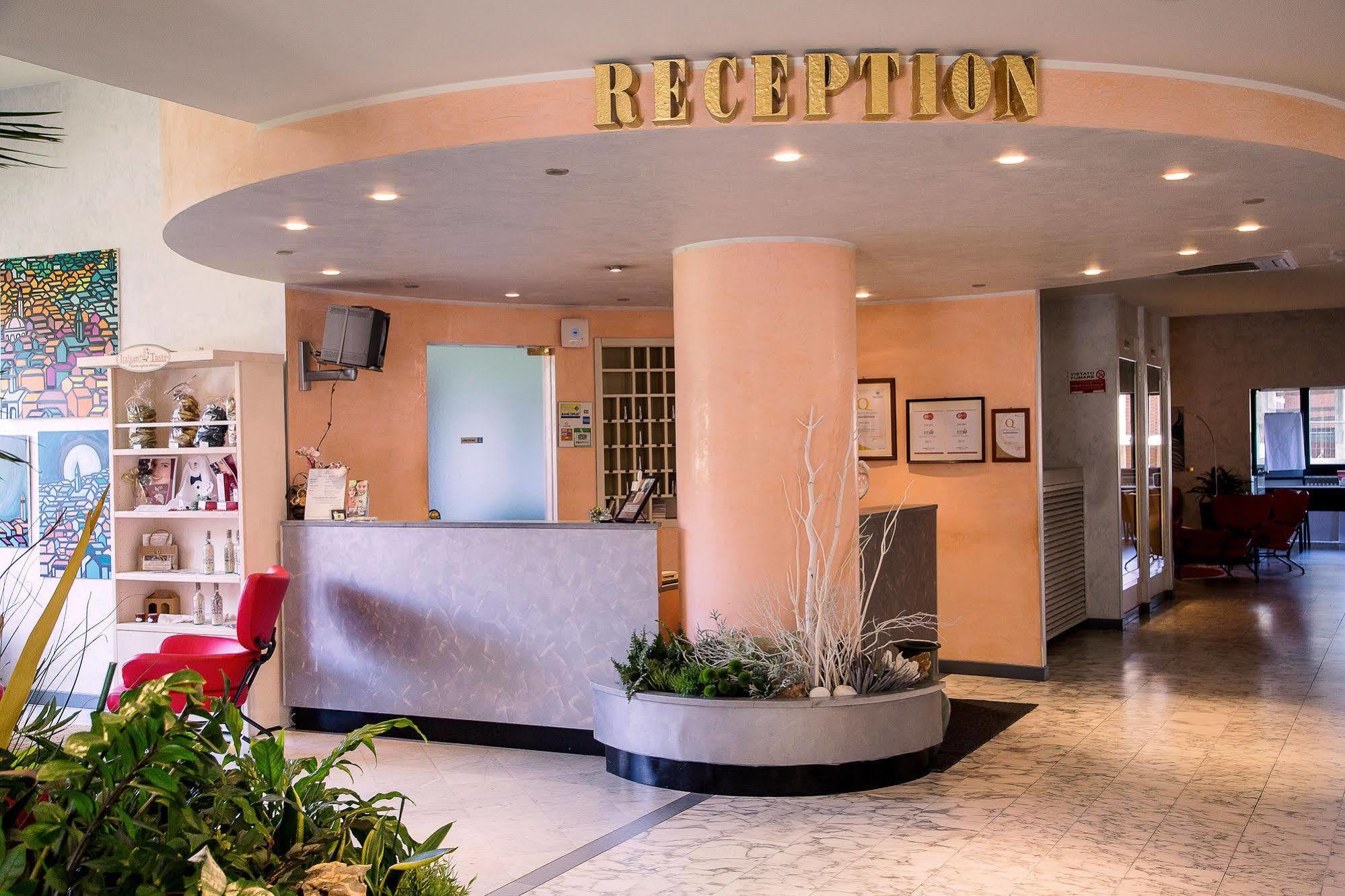 Hotel Salera อัสตี ภายนอก รูปภาพ